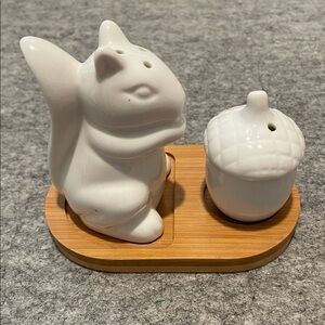 White Squirrel and Acorn Shaker Set